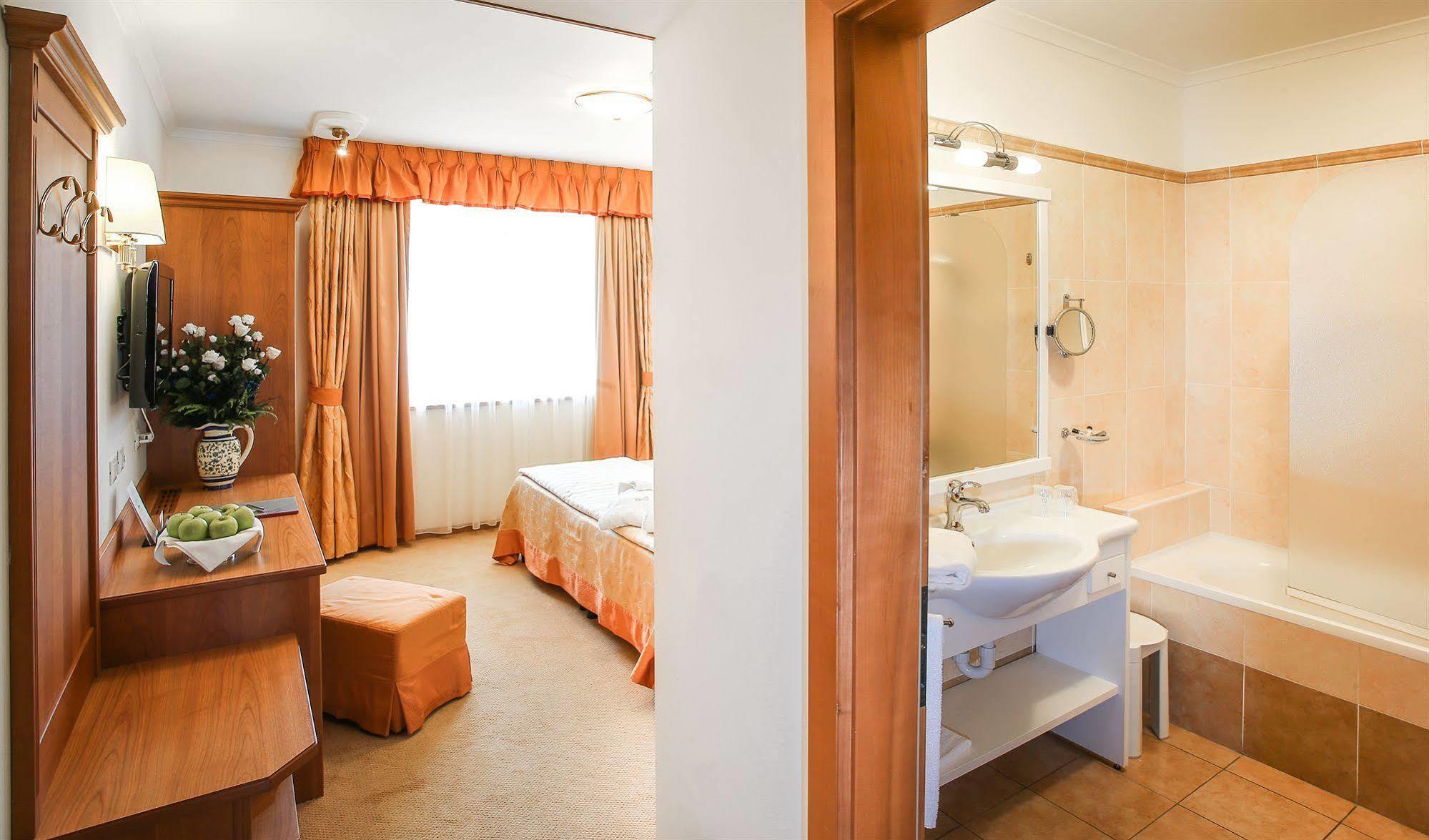 Sartori's Hotel